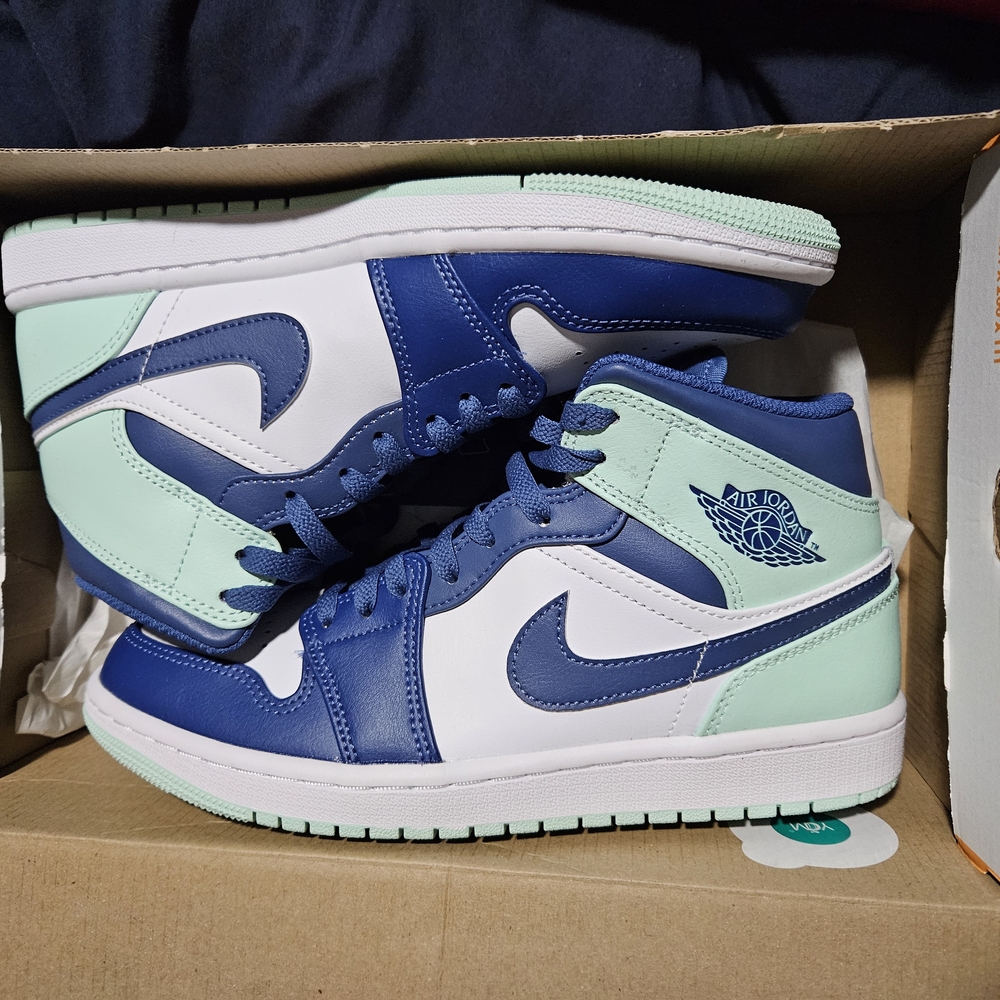 Air Jordan Blue and Mint 1s Paired With Northface Womens L Jacket